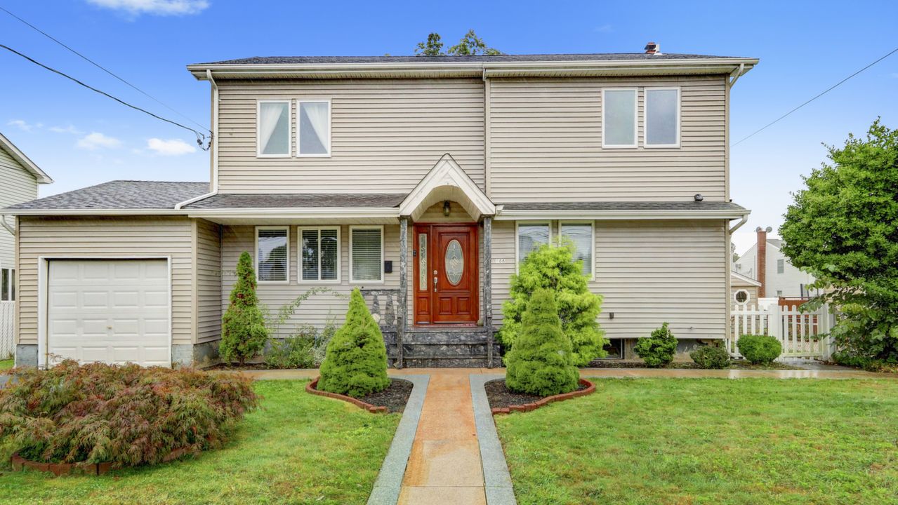 166 N Nassau Ave, Massapequa, NY, 11758 Scene 1