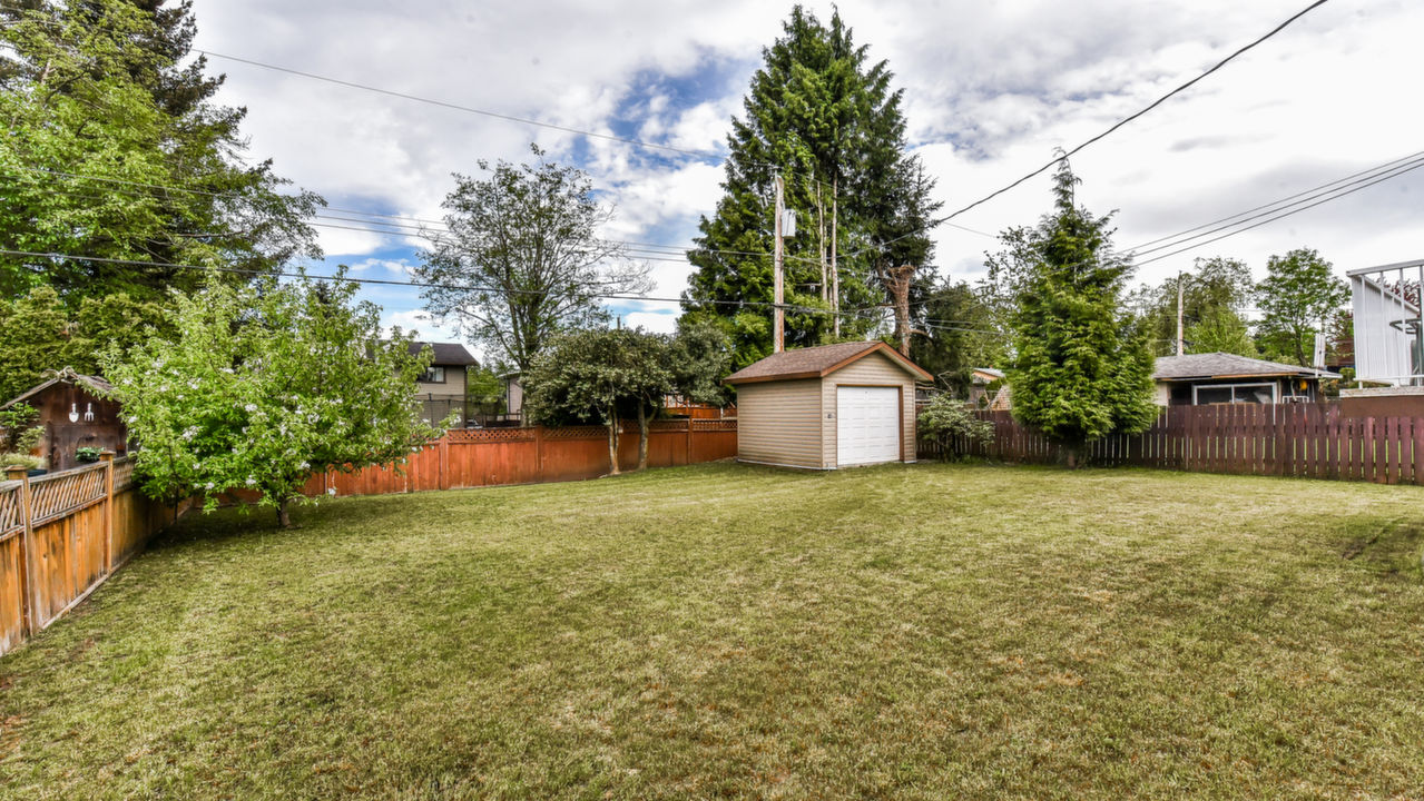 11004 Swan Crescent, Surrey, BC, V3R 5B6 Scene 2