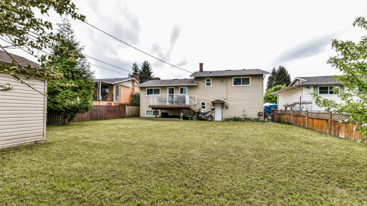 11004 Swan Crescent, Surrey, BC, V3R 5B6 Scene 4