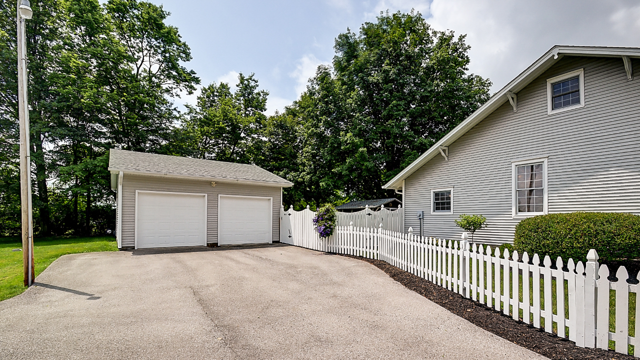 Detached Garage