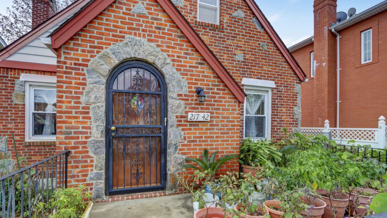 217-42 53rd Ave, Bayside, NY, 11364 Scene 3