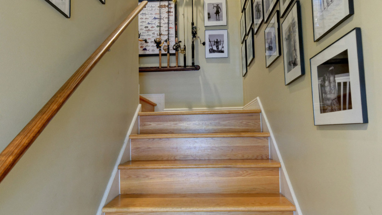 Stairway to Main Level