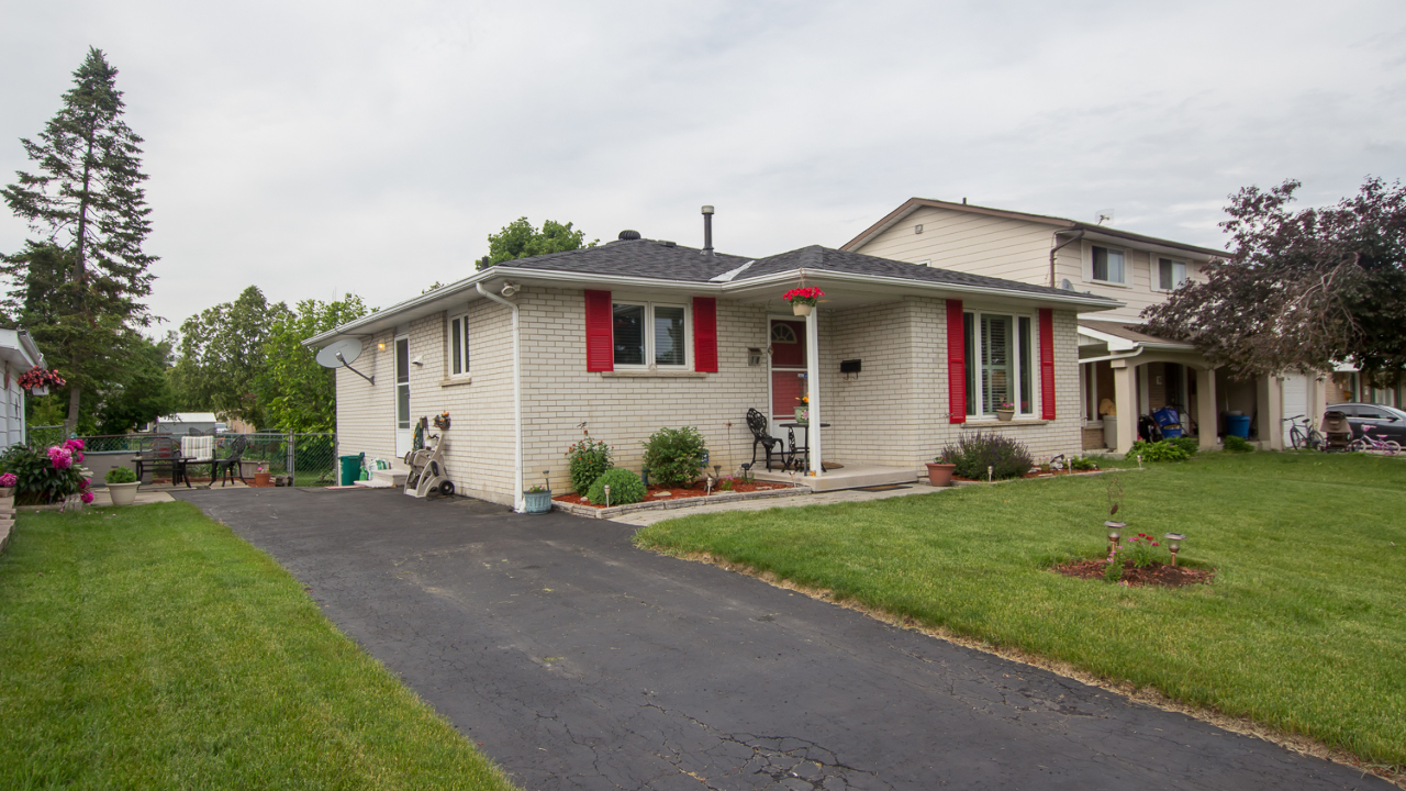 18 Gable Drive, Brampton, ON, L6V 2H1 Scene 1