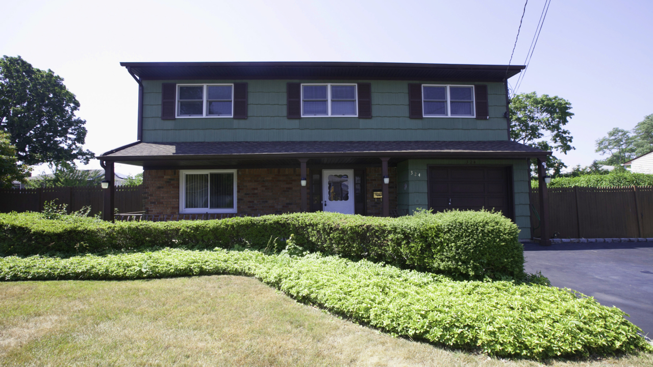 324 Chelsea Ave, West Babylon, NY, 11704 Scene 1