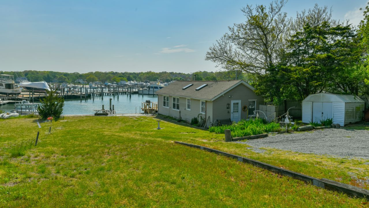 284 E Montauk Hwy, Hampton Bays, NY, 11946 Scene 2