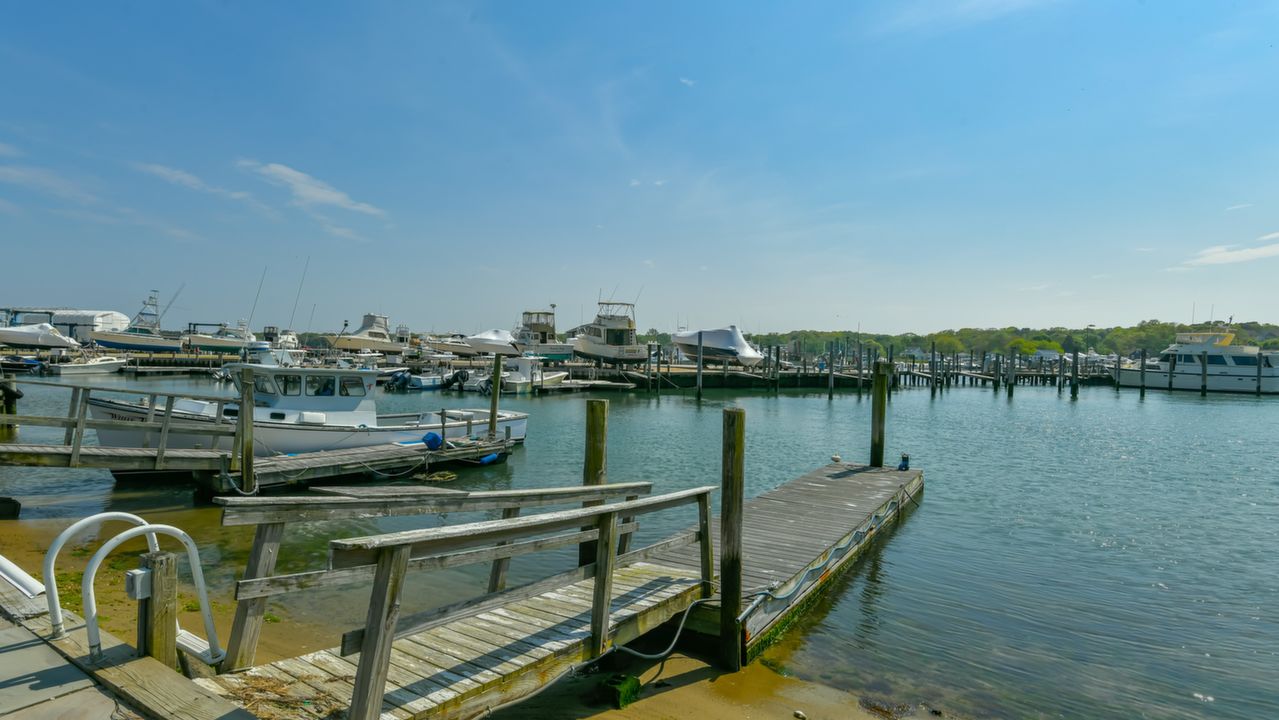 284 E Montauk Hwy, Hampton Bays, NY, 11946 Scene 4