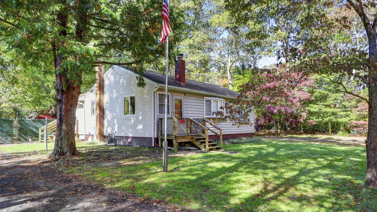52 Red Maple Rd, Ridge, NY, 11961 Scene 1