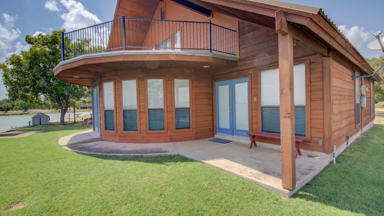 746 E Island, Bluffton, TX, 78607 Scene 2