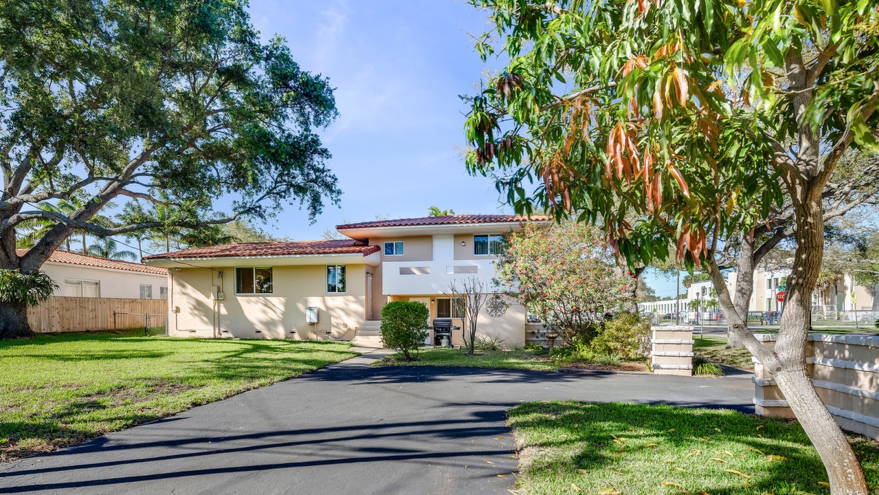 490-NE-103rd-St-02