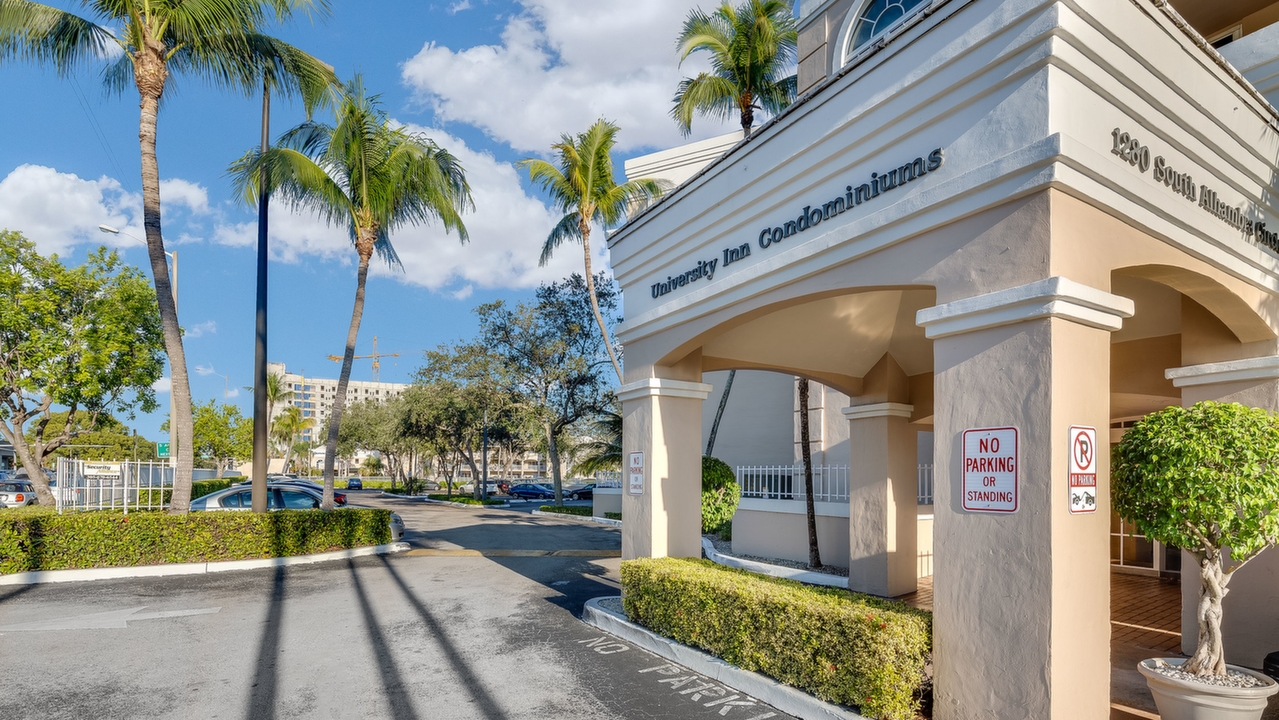 University-Inn-#1427-02