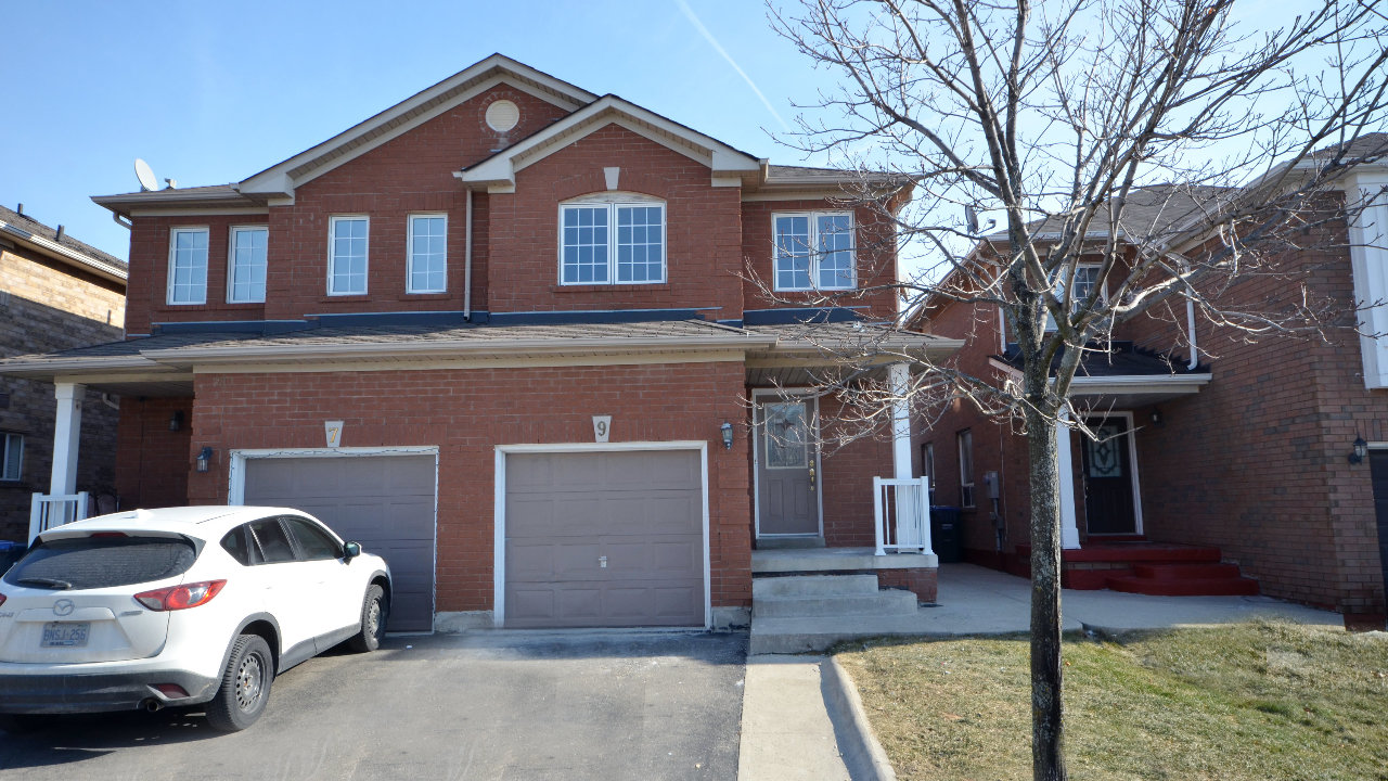 9 Ancestors Drive, Brampton, ON, L6X4Y2 Scene 1