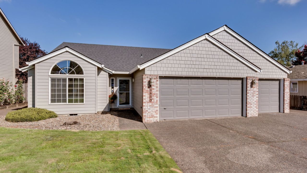 14659 SE Sterling 
Ct, Clackamas, OR, 97015 Scene 1