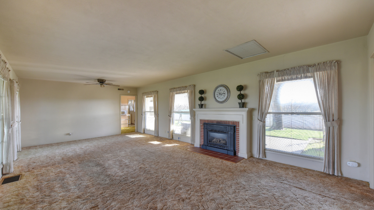 7662 E Kettleman Ln., Lodi, CA, 95240 Scene 2