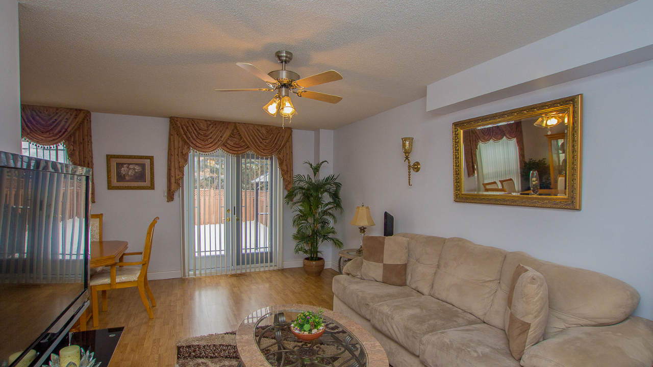 9 Salem Court, Brampton, ON, L6V 4J8 Scene 2