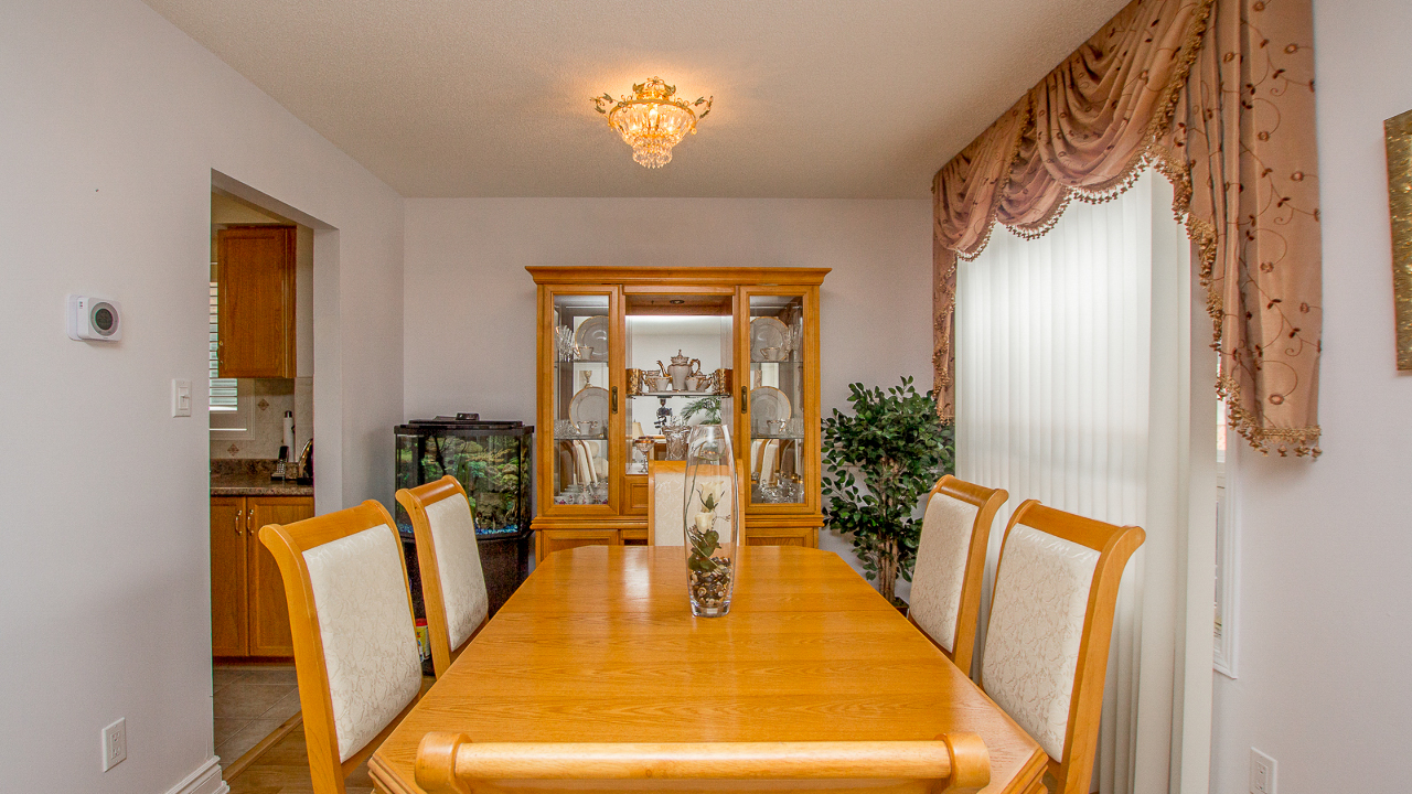 9 Salem Court, Brampton, ON, L6V 4J8 Scene 4