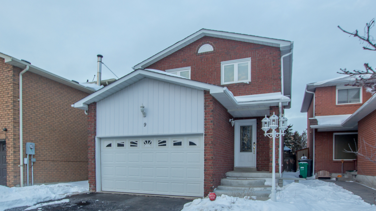 9 Salem Court, Brampton, ON, L6V 4J8 Scene 1