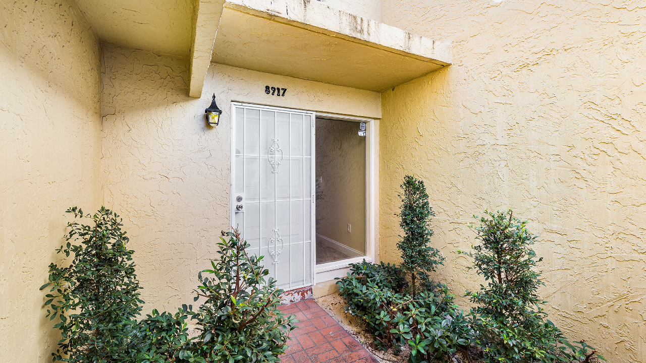 8917-NE-4th-Ave-01