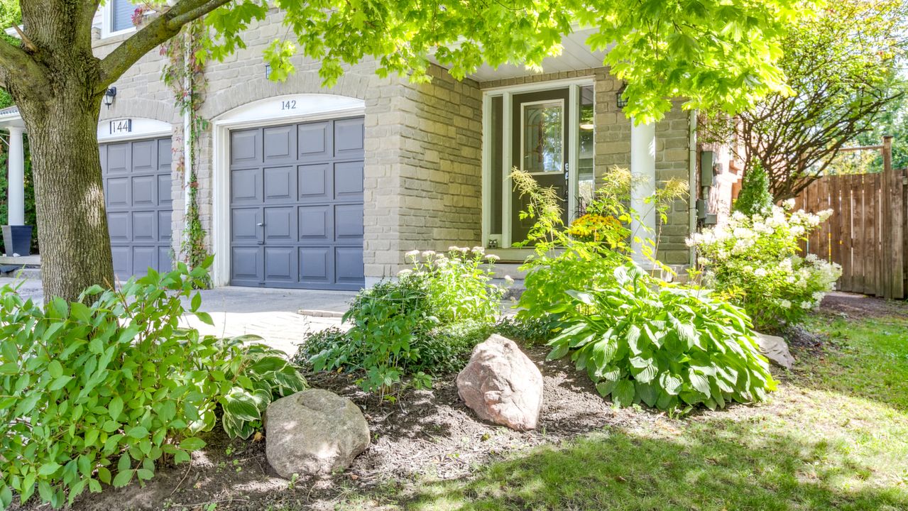 142 Brownstone Cres., Courtice, ON, L1E 2Y3 Scene 2
