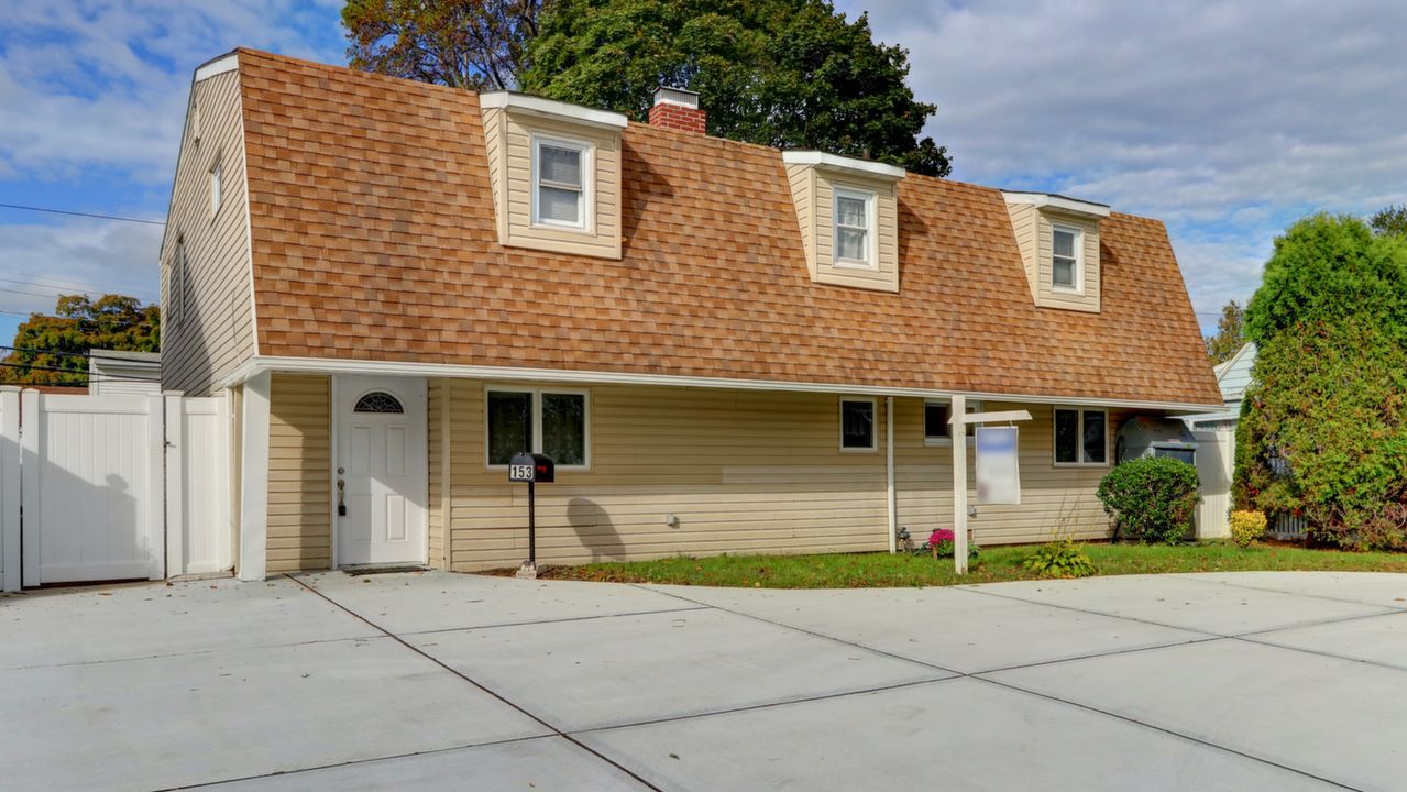 153 Sunrise Ln, Levittown, NY, 11756 Scene 1