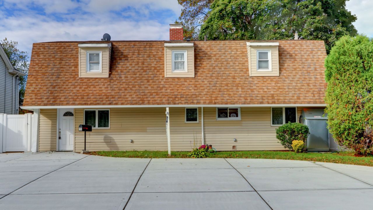 153 Sunrise Ln, Levittown, NY, 11756 Scene 2