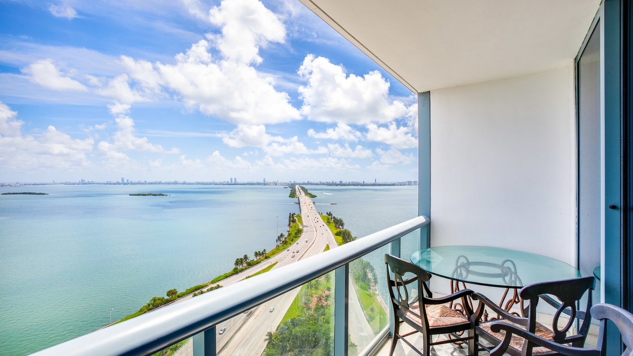 Blue-Condo-#251-03