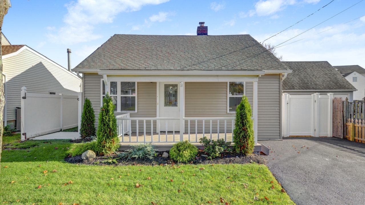 32 Taft Pl, Lindenhurst, NY, 11757 Scene 1