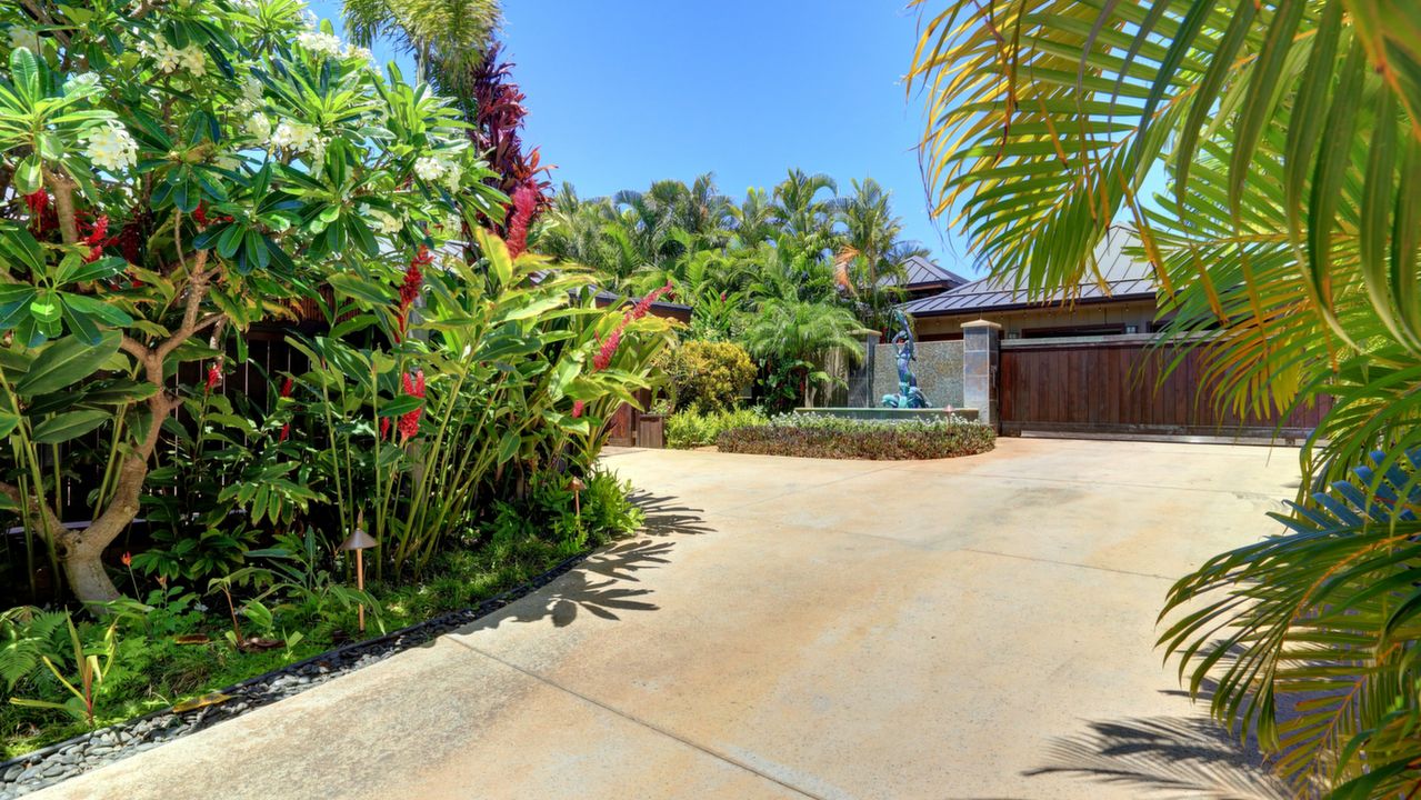 Private Entryway
