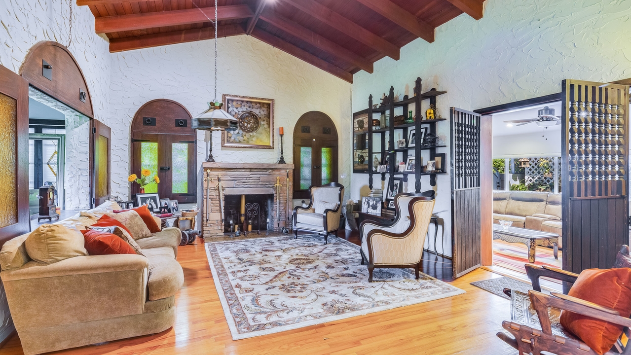 8965-NE-10th-Ave-03