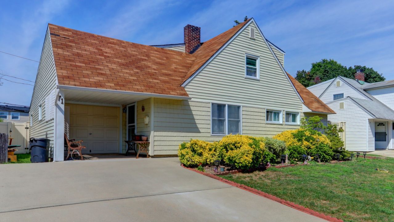 7 Woodcock Ln, Levittown, NY, 11756 Scene 2