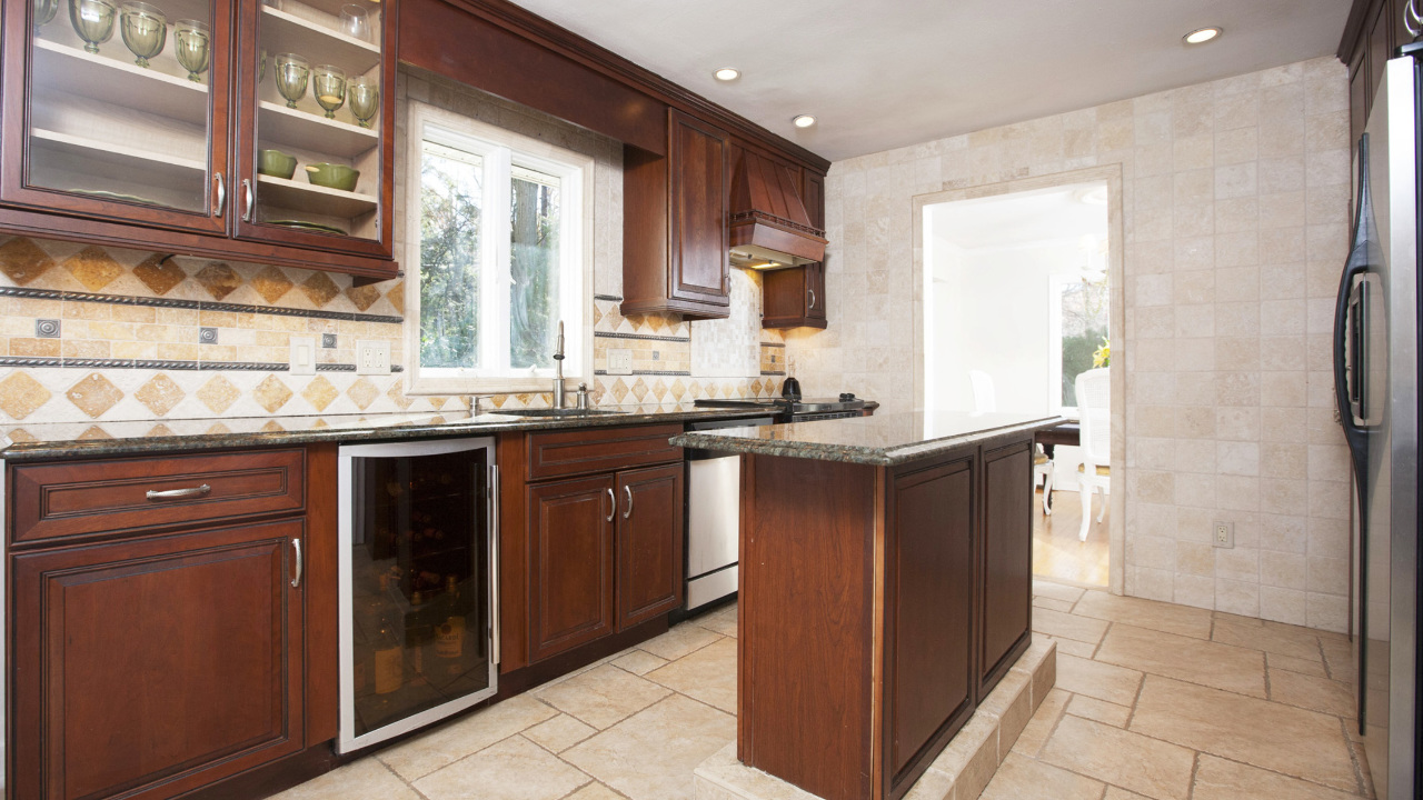 28 Meroke Trail, Port Jefferson, NY, 11777 Scene 2