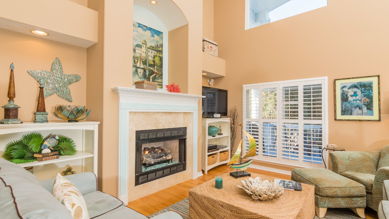 Great Room Lots of Light