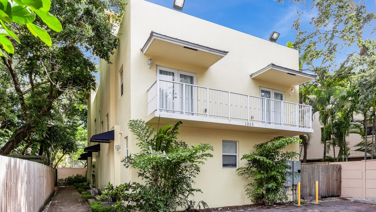 2845-Coconute-Ave-#3-01