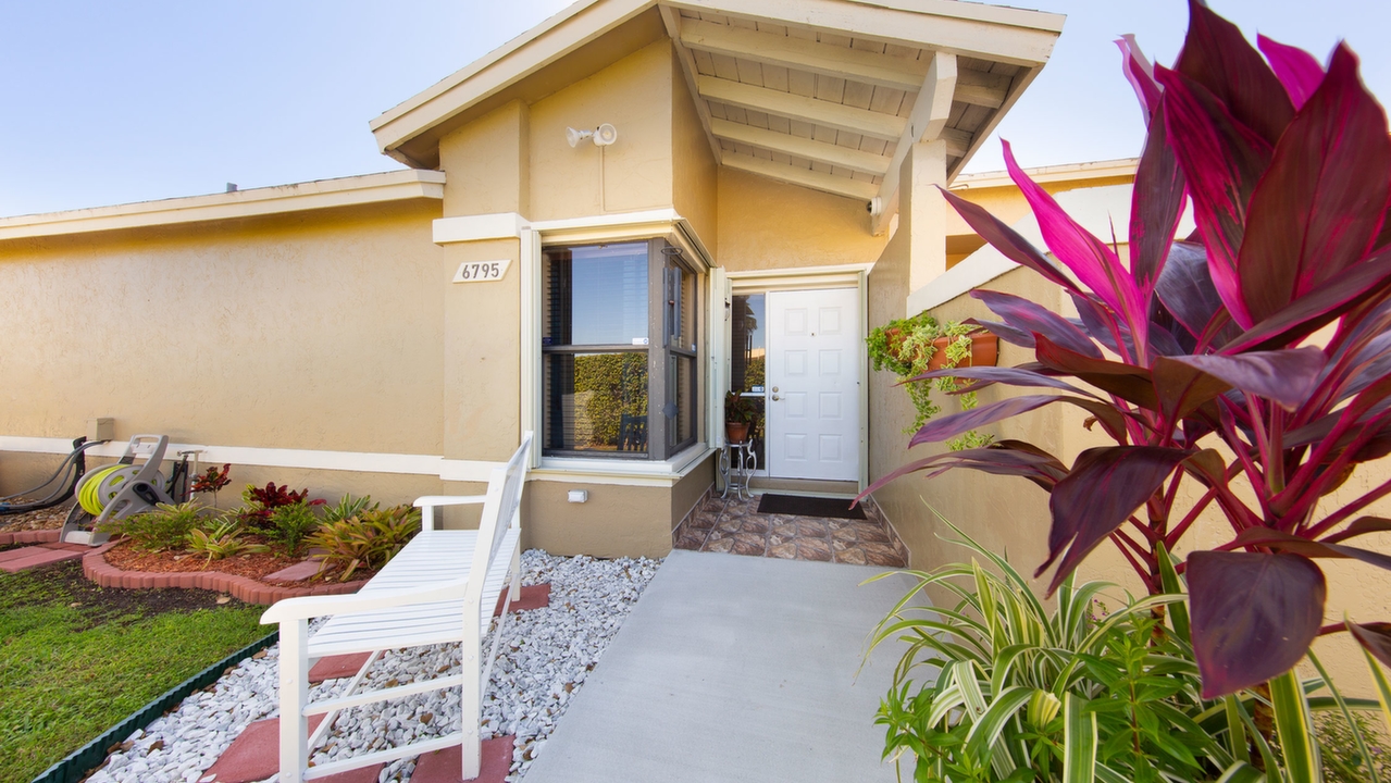 6795-SW-152nd-Ct-#37-95-01