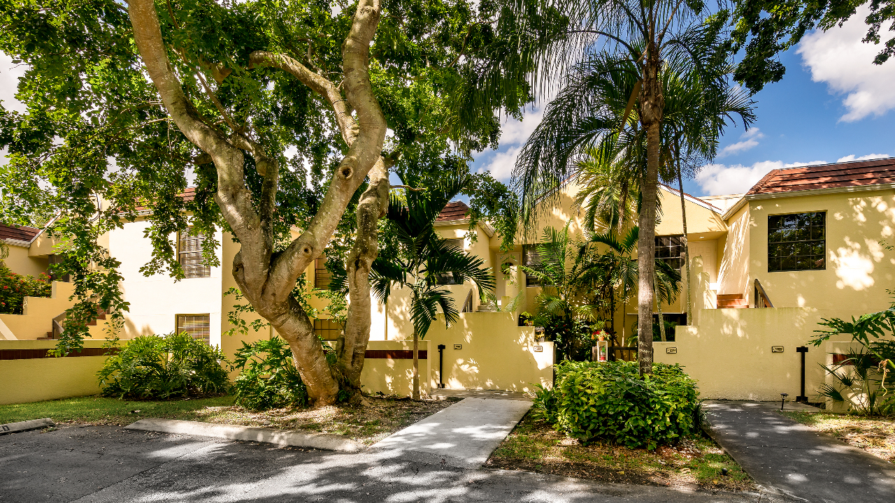 12990-SW-88th-Ln-01