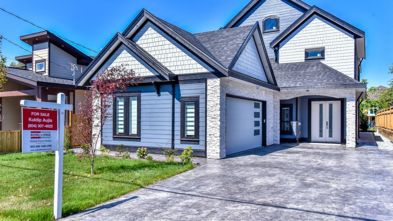 14173 Melrose Dr., Surrey, BC, V3R 5R3 Scene 1