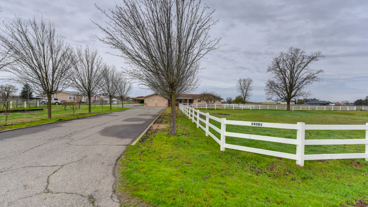 24201 N Sowles Road, Acampo, CA, 95220 Scene 2