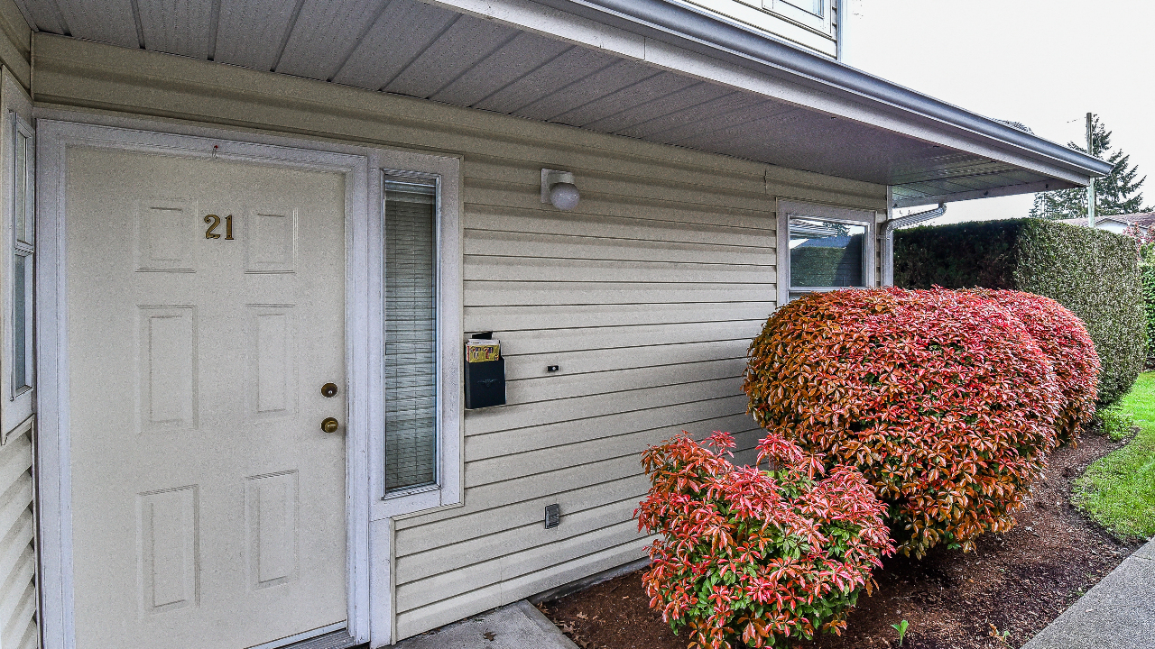 21-10038 155 St, Surrey, BC, V3R 0S2 Scene 2