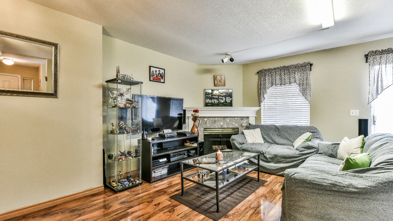 21-10038 155 St, Surrey, BC, V3R 0S2 Scene 3