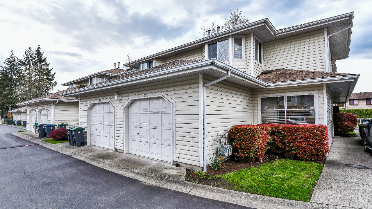 21-10038 155 St, Surrey, BC, V3R 0S2 Scene 1