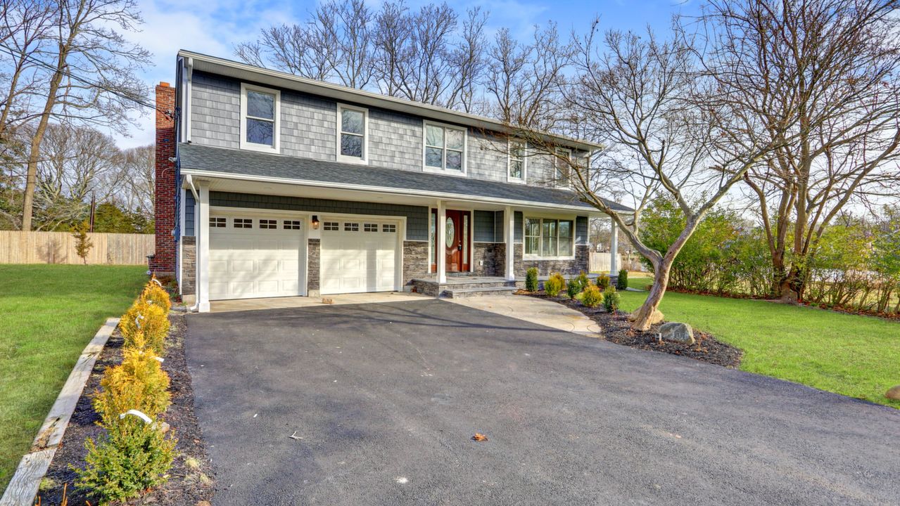 15 Elizabeth Pl, Center Moriches, NY, 11934 Scene 1