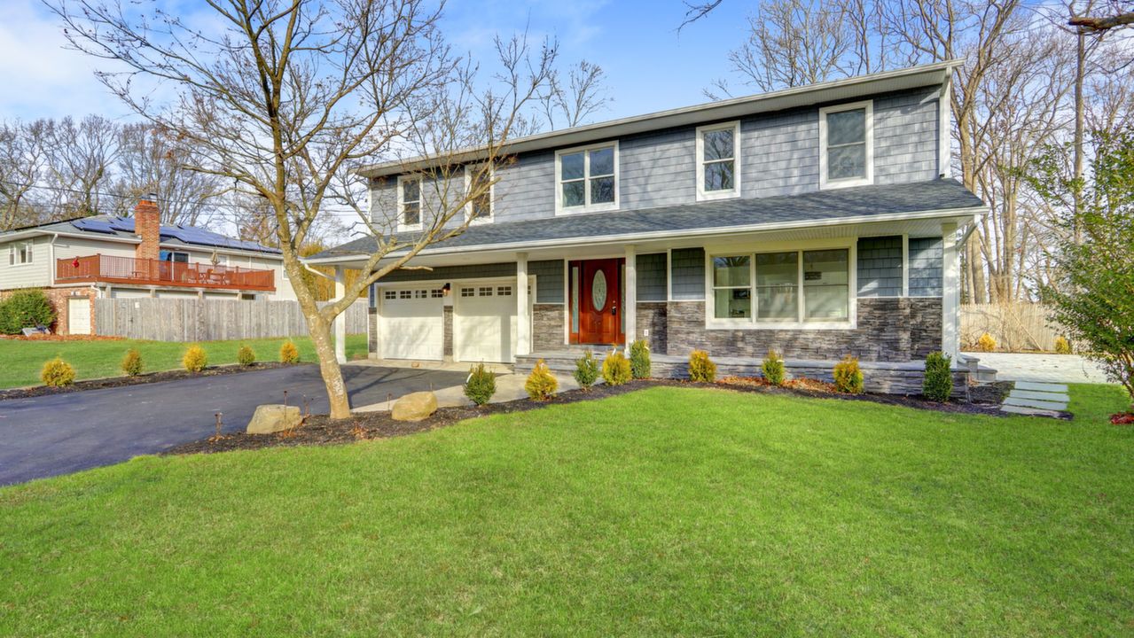 15 Elizabeth Pl, Center Moriches, NY, 11934 Scene 2