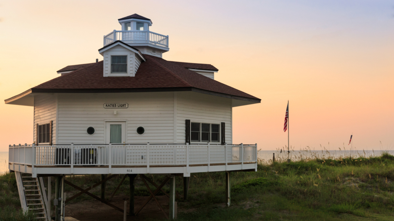 Katies Light, Fernandina Beach, FL, 32034 Scene 1