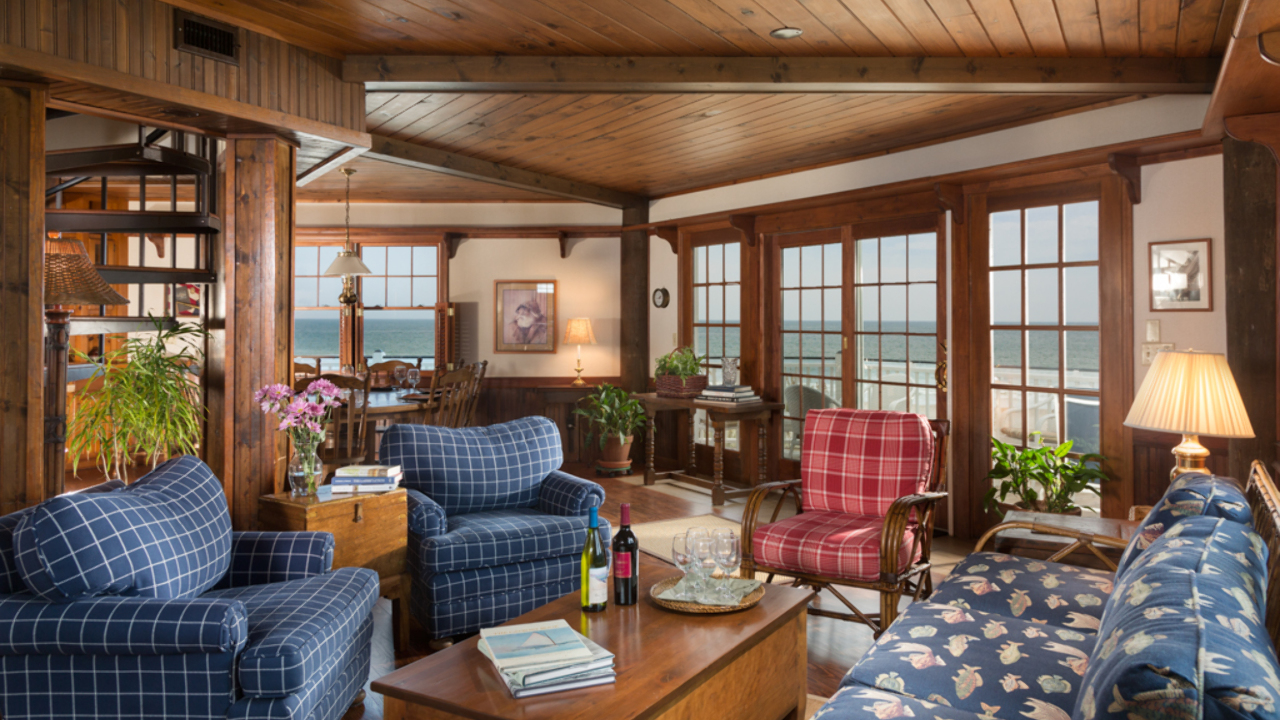 Katies Light, Fernandina Beach, FL, 32034 Scene 4