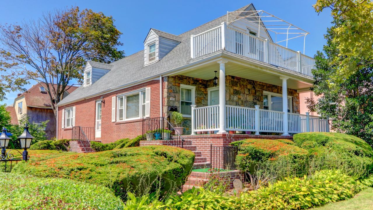 203 Lincoln Blvd, Long Beach, NY, 11561 Scene 1