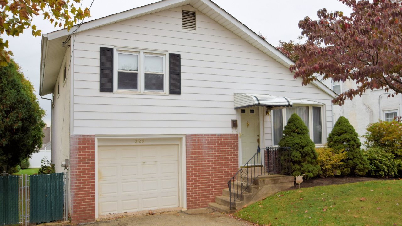 228 Dallas Rd, Willow Grove, PA, 19090 Scene 1