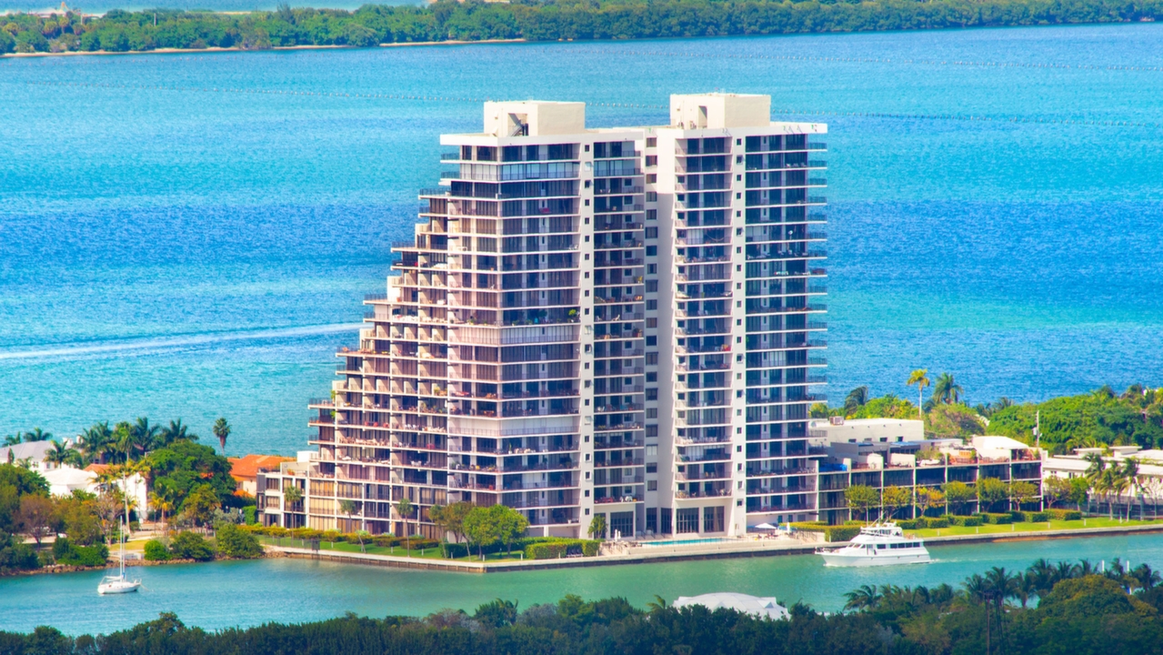 1000-Venetian-Way-#107-01