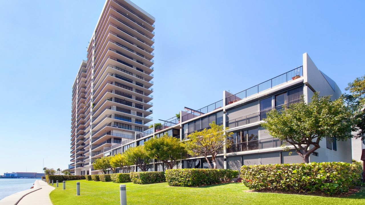 1000-Venetian-Way-#107-02