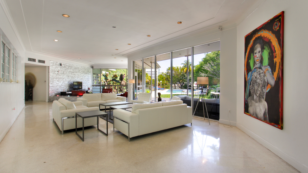 4333-Pine-Tree-Dr-04