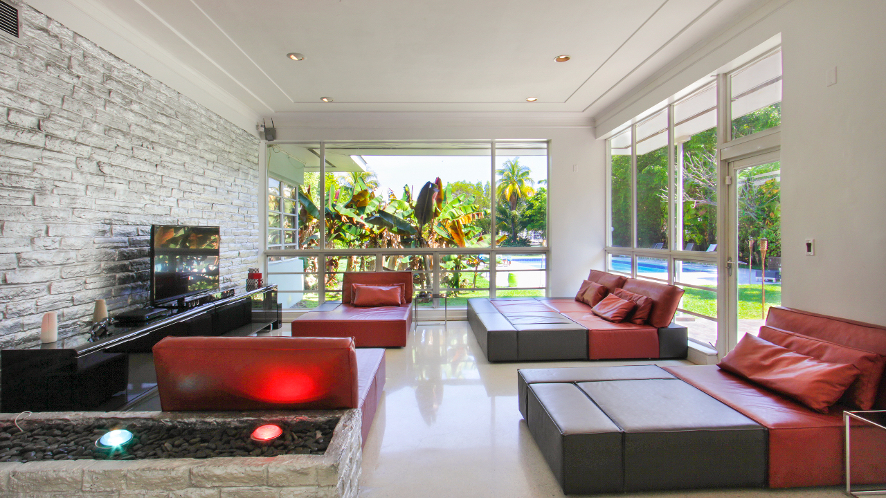 4333-Pine-Tree-Dr-02