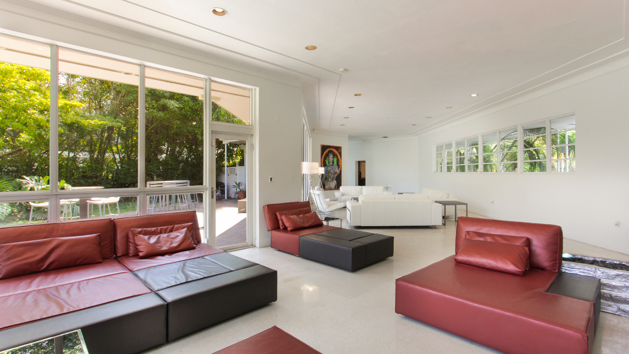 4333-Pine-Tree-Dr-03